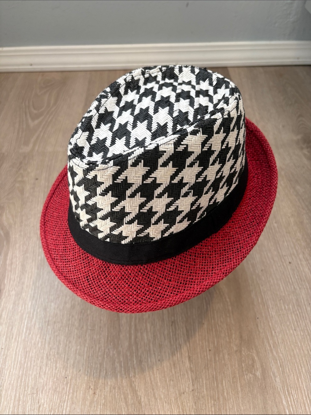 Women’s houndstooth fedora